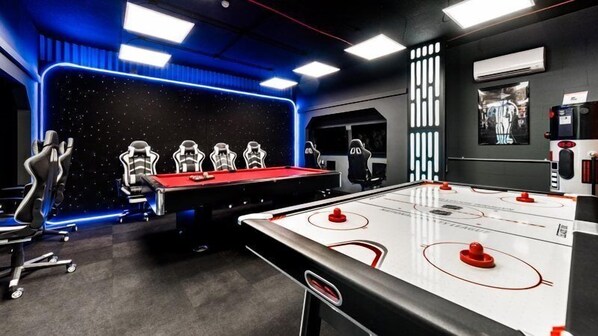 Game room - 9BR Pool Home in ChampionsGate MVD (Davenport)