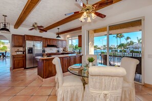 Private kitchen - Luxury Living on the water. Beautiful views from every room. (Fort Lauderdale)