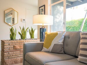 Smart TV y chimenea 