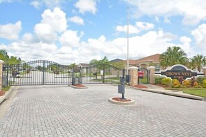 Property grounds - 4BR 3BA Disney Area Pool Home (Davenport)