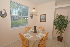 Fridge, microwave, oven, stovetop - 4BR 3BA Disney Area Pool Home (Davenport)