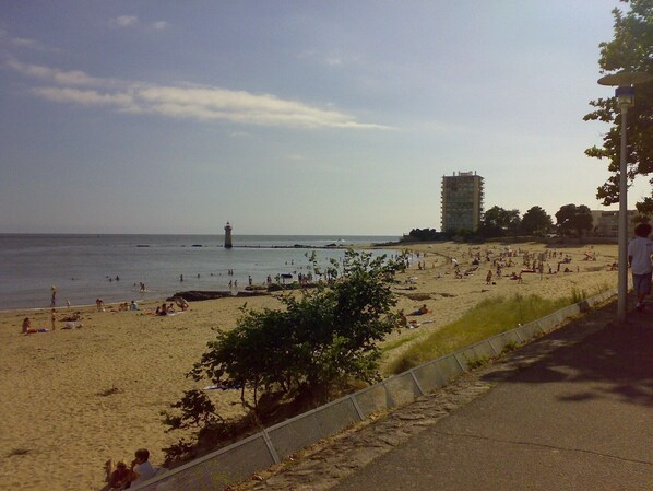 靠近海滩