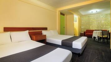 Camera Superior, 2 letti matrimoniali | 1 camera, una scrivania, postazione laptop, ferro/asse da stiro