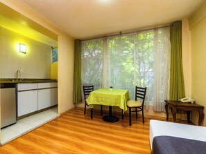 Superior Room, 2 Double Beds | In-room dining
