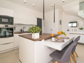 Fridge, microwave, oven, dishwasher - Villa Meri 2 by Interhome (Trogir/Okrug Gornji)