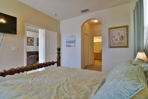 Talo | 4 makuuhuonetta, työpöytä, vauvan matkasänky, ilmainen Wi-Fi