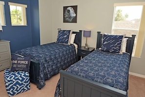 5 bedrooms, desk, free WiFi - 5BR 3.5BA Pool Home In Calabay Parc (Davenport)