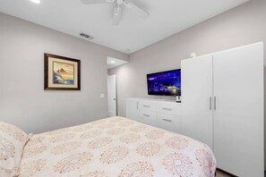 3 bedrooms, desk, iron/ironing board, travel crib