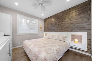 3 bedrooms, desk, iron/ironing board, travel crib