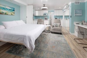 1 bedroom, iron/ironing board, travel cot, WiFi - Suite with Rooftop Deck and Ocean Views in Mission (San Diego)