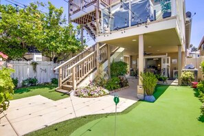 Exterior - Suite with Rooftop Deck and Ocean Views in Mission (San Diego)