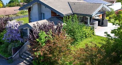 Spacious villa with terrace and garden, pets and parking allowed