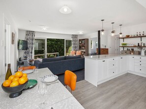 Interior - Great Lake Oasis - Kuratau Holiday Home (Kuratau)