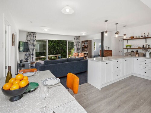 Great Lake Oasis - Kuratau Holiday Home