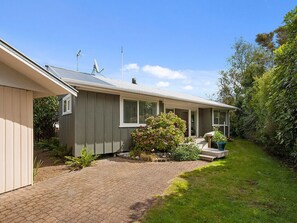 Exterior - Great Lake Oasis - Kuratau Holiday Home (Kuratau)