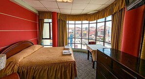 Blackout curtains, free WiFi