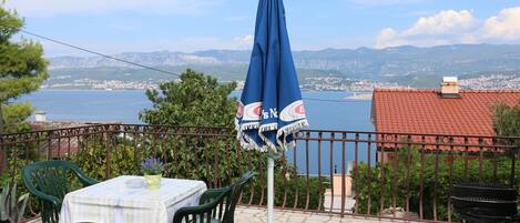 تناول الطعام بالخارج