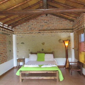 Deluxe-Ferienhaus, 1 King-Bett, Gartenblick | Daunenbettdecken, Select-Comfort-Betten, individuell dekoriert