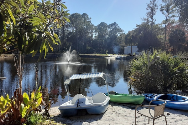 The Lake Retreat beach