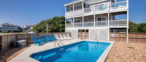 حمّام سباحة مُدفَّأ