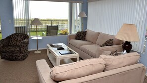 Smart TV - Oceanfront Condo, Ground Floor, Full Kitchen, Patio, Expansive Views (Seaside)