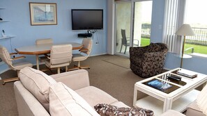 Smart TV - Oceanfront Condo, Ground Floor, Full Kitchen, Patio, Expansive Views (Seaside)