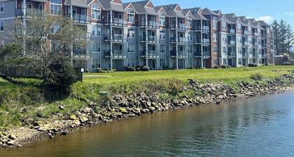2Bed/2Bath Upscale, River Front Condos. Close to Beach & Convention Ctr