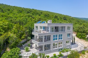 Exterior - Exclusive apartment in Sveta Marina, Istria, 1st floor - directly by the sea (Sveta Marina, Labin)