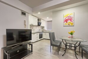 Frigorífic, rentaplats i cafetera i tetera 