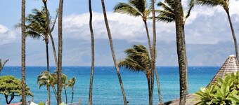 160 Ten Star Reviews out of 160, AMAZING, Maui Magic, A206 with AC, BEACHFRONT