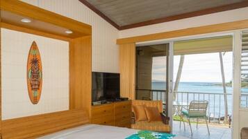 Een kluis op de kamer, een strijkplank/strijkijzer, gratis wifi