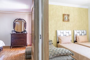 2 chambres, fer et planche à repasser, Wi-Fi, draps fournis