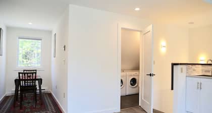 Centrally Located Modern Studio With Gorgeous View
