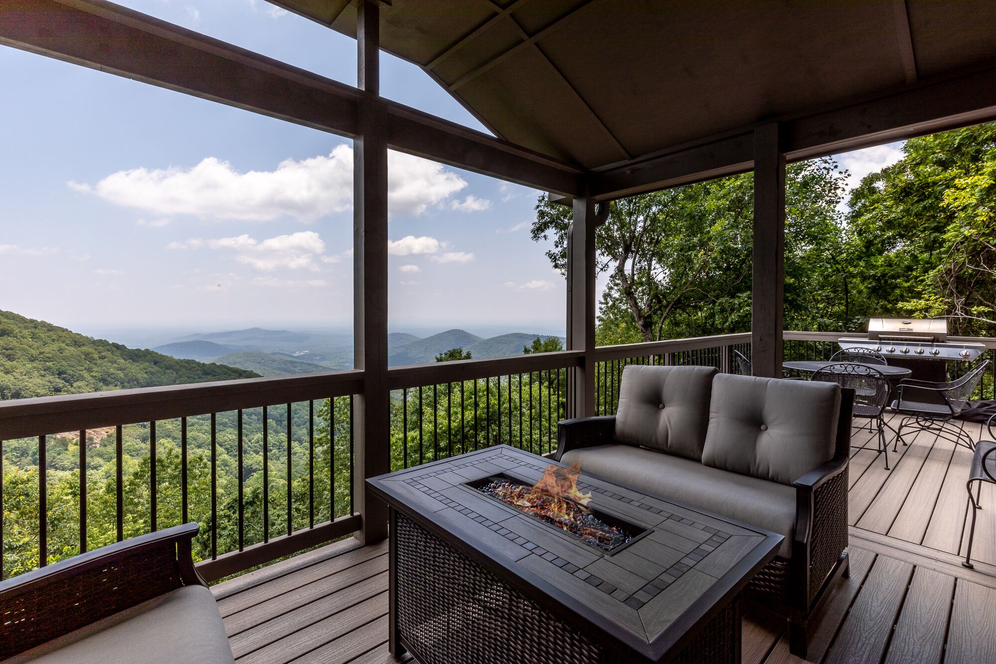 Memorable Million Dollar Mountain & Lake Views! | Unique Lodge Experience