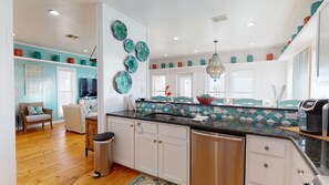 Interior - Rooftop Views, Outdoor Entertaining Area and Golf Cart Included (Port Aransas)