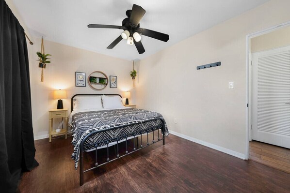 Iron/ironing board, WiFi, bed sheets