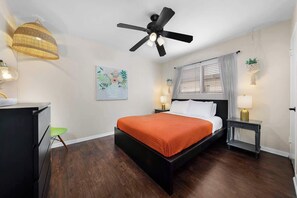 2 室のベッドルーム、アイロン / アイロン台、WiFi、ベッドシーツ