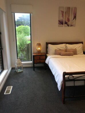 2 chambres, bureau, fer et planche à repasser, accès au Wi-Fi (inclus)
