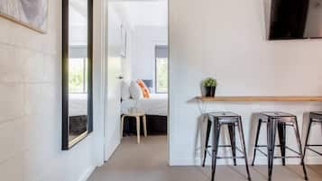 1 bedroom, desk, iron/ironing board, WiFi