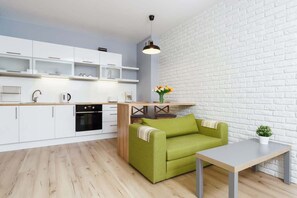 TV - Atmospheric Studio in Kazimierz | Balcony and Gym (Kraków)