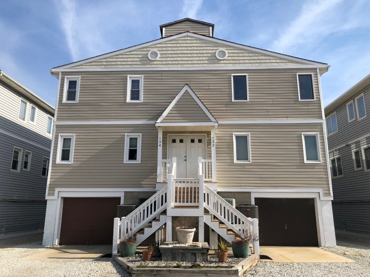 Beautiful top floor condo, OCEANFRONT deck, magnificent kitchen & POOL....who could ask for anything more!