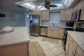 Microwave, dishwasher, coffee/tea maker, ice maker