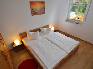 3 slaapkamers, reisbedje, wifi, beddengoed