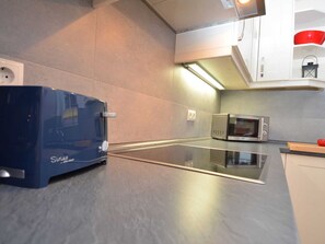 Réfrigérateur, micro-ondes, four, lave-vaisselle