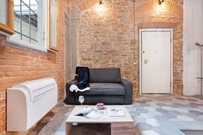 Living area - GuestHost - Industrial Chic Apartment in the heart of the historic center (Firenze)