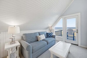 TV, DVD-spiller og stereoanlegg