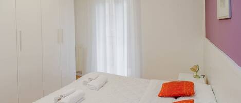 1 bedroom, iron/ironing board, Internet