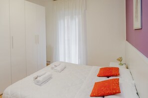 1 chambre, fer et planche à repasser, accès Internet