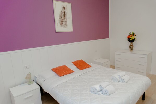 1 habitación, tabla de planchar con plancha y internet 