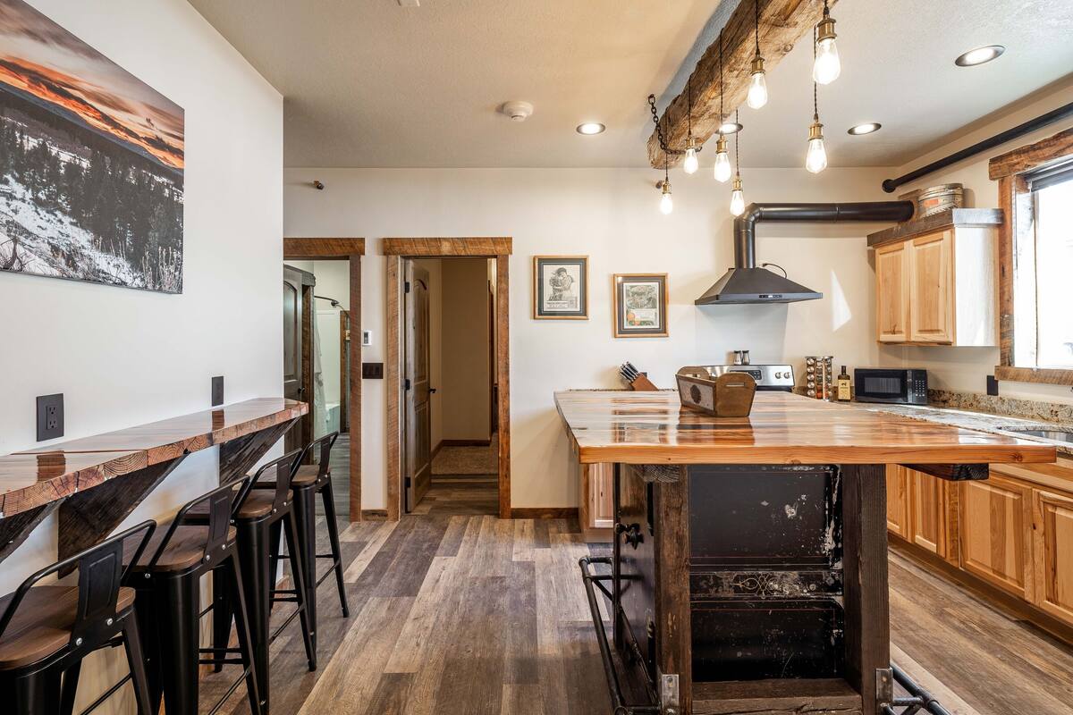 the continental divide | down duvets, in-room safe, individually decorated